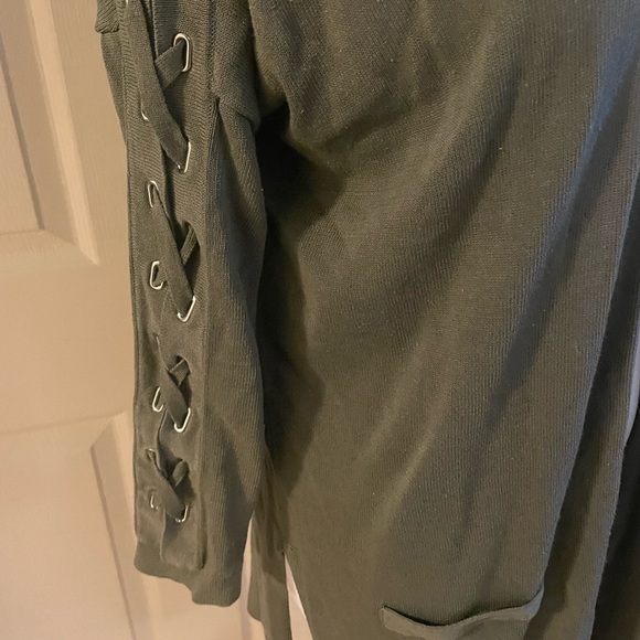 Beautiful Claudie Pierlot cut out sleeve cardigan - Picture 4 of 11